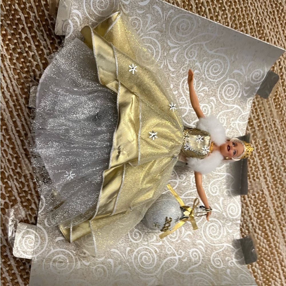 Barbie Special Edition 2000 Holiday Barbie - Picture 4 of 6
